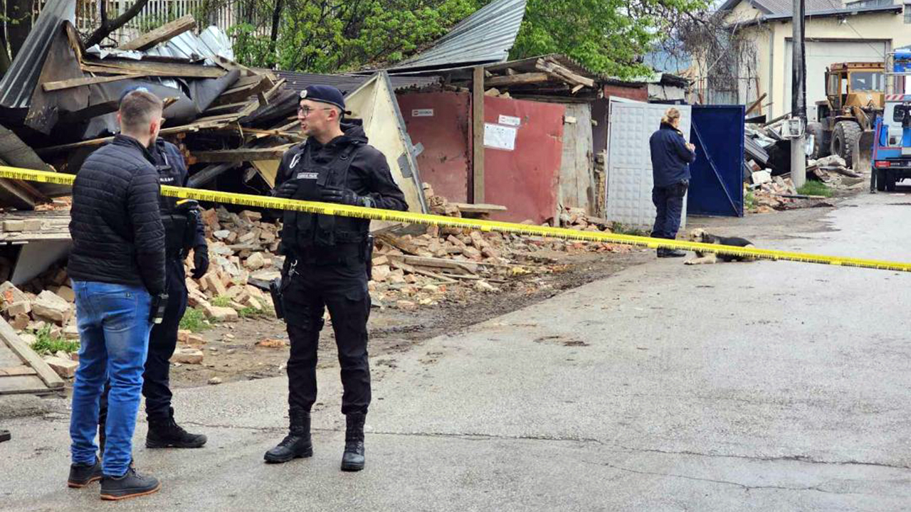 Severna Mitrovica - uklanjanje garaža kod Pritvorskog centra (Foto Radio Mitrovica sever)