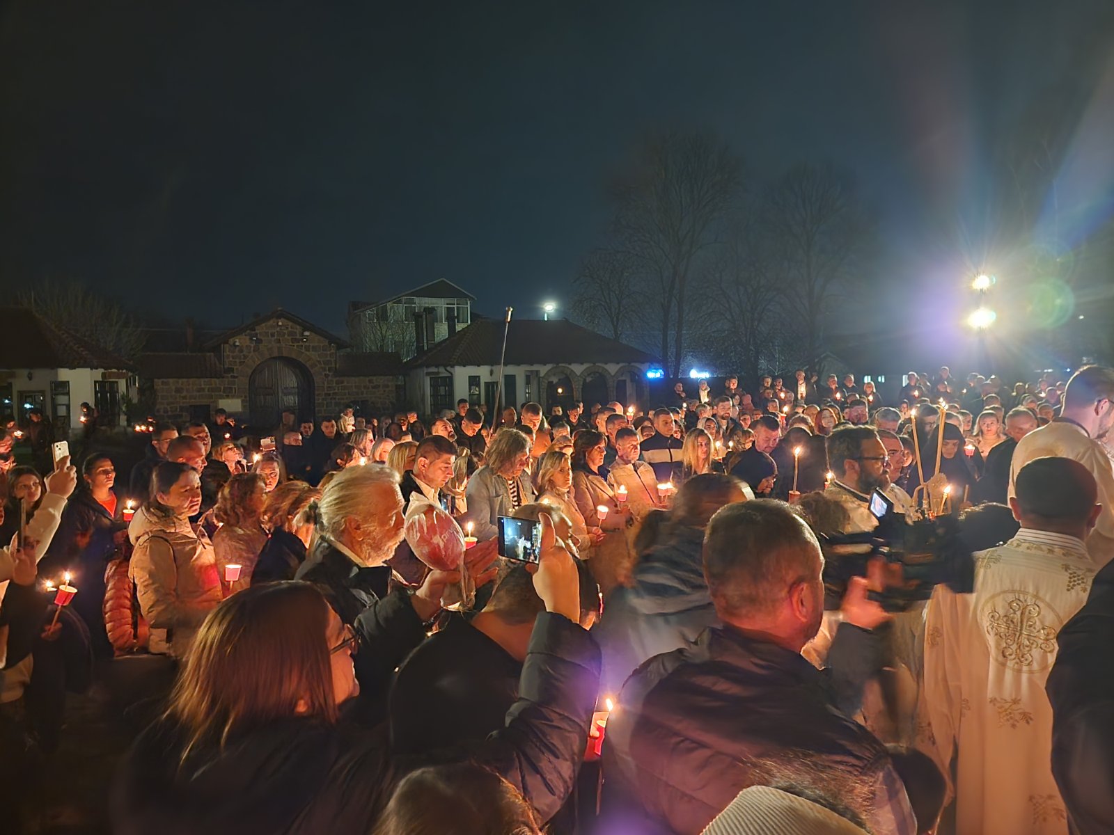 Doček Uskrsa u manastiru Gračanica (Foto Kim)