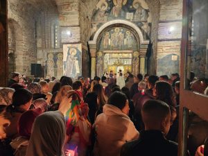 Doček Uskrsa u manastiru Gračanica (Foto Kim)