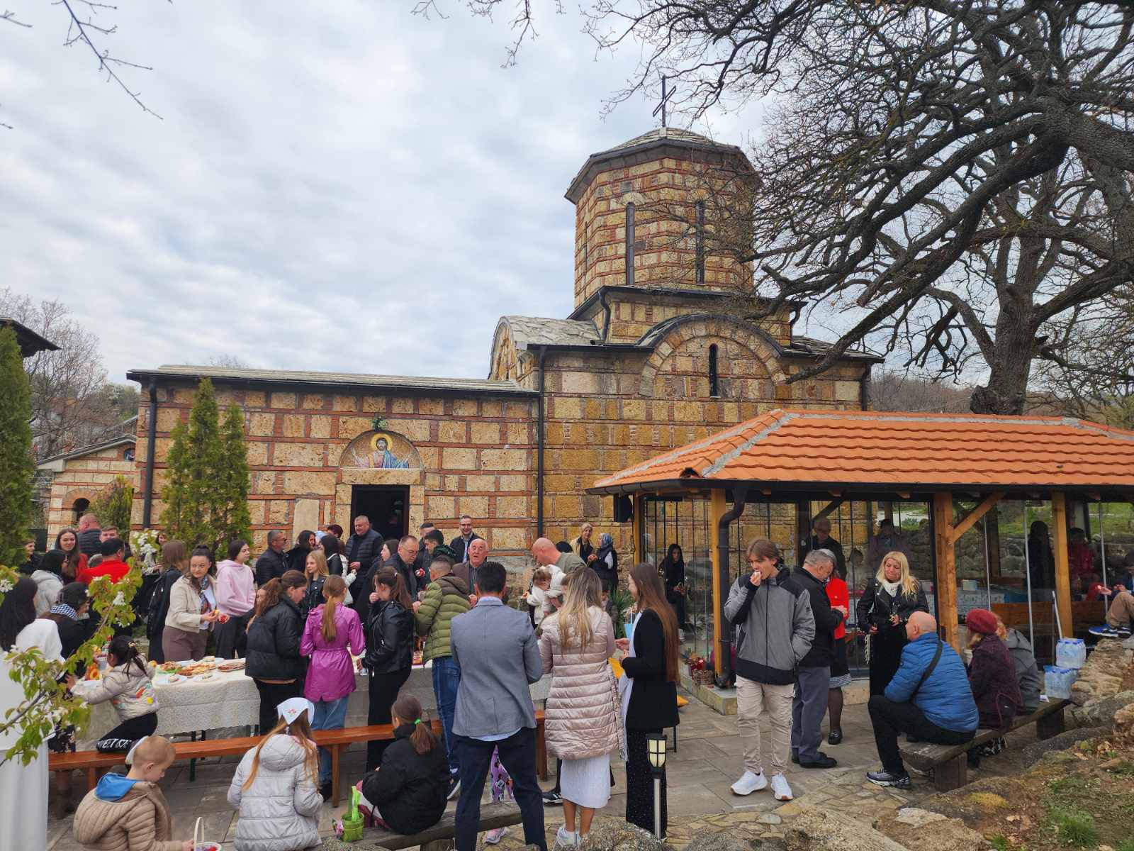 Uskršnje jutro u manastiru Svetog Dimitrija (Foto Kim)