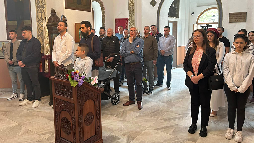 Vernici u crkvi Svetog Nikole u Kosovu Polju (Foto Kim)