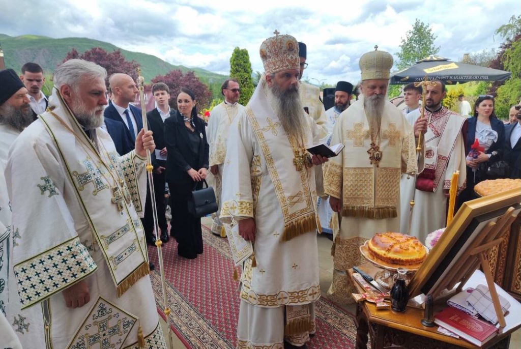 U Leposaviću obeležena slava hrama Svetog Vasilija Ostroškog U Leposaviću obeležena slava hrama Svetog Vasilija Ostroškog (Foto Eparhija raško-prizrenska)
