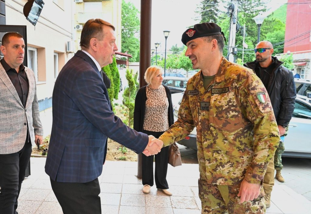 Milović sa zamenikom komandanta KFOR-a o bezbednosnoj situaciji i o pitanjima koji utiču na opštine (Foto KFOR)