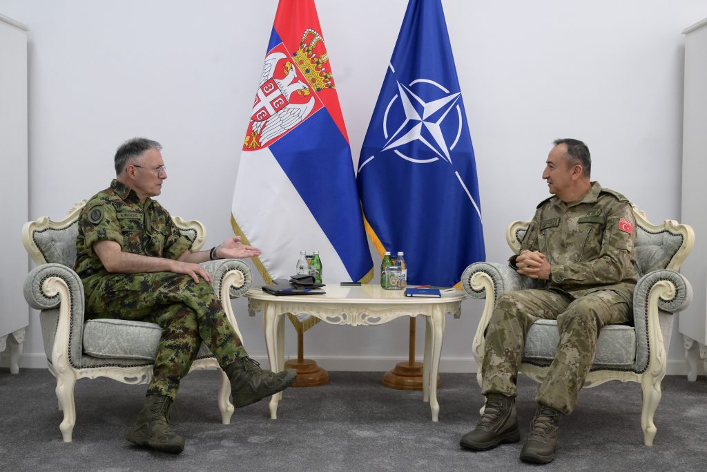 Mojsilović sa Ulutašom: Srbija KFOR vidi kao jedinu legitimnu oružanu formaciju na Kosovu Mojsilović sa Ulutašom: Srbija KFOR vidi kao jedinu legitimnu oružanu formaciju na Kosovu (Foto Ministarstvo odbrane Srbije)