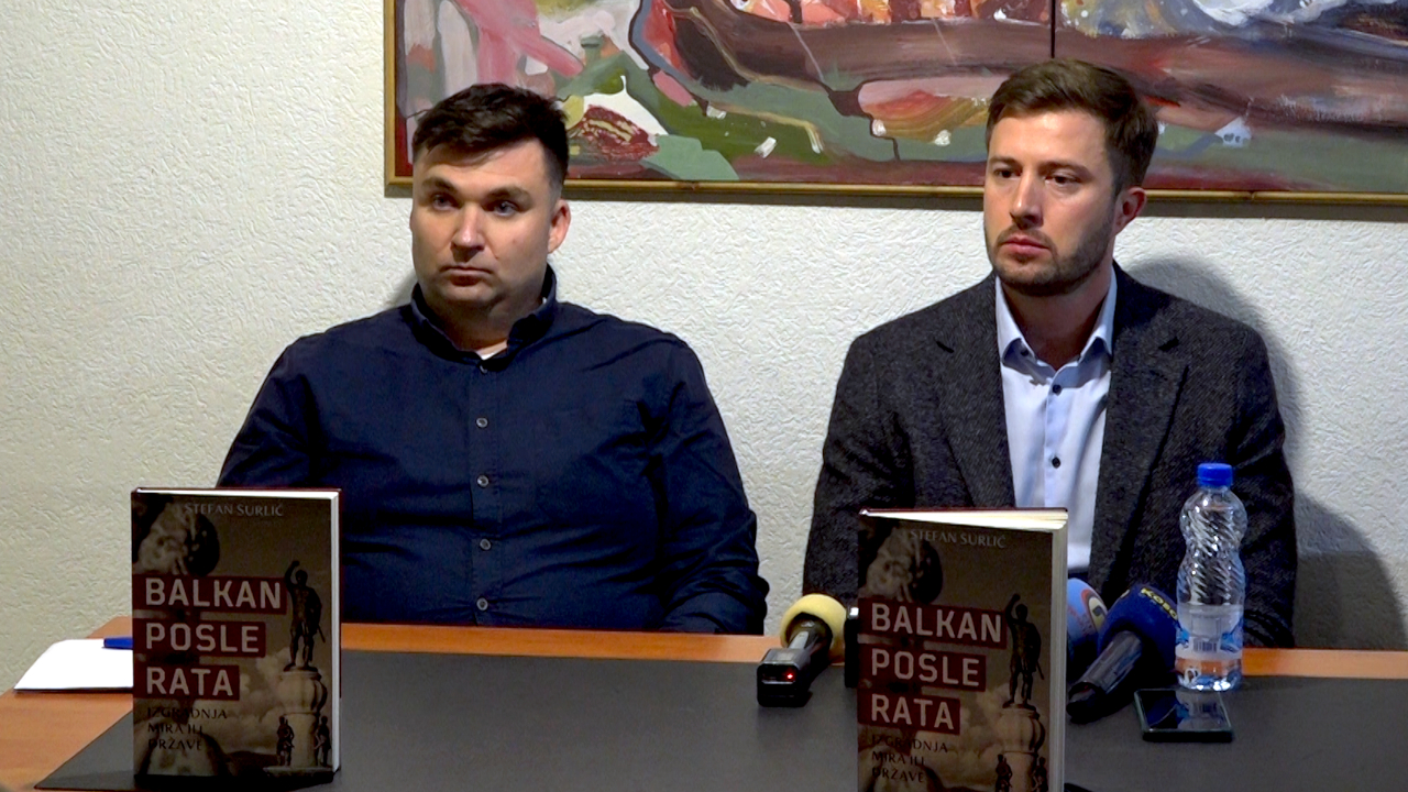 Stefan Filipović i Stefan Surlić na promociji knjige „Balkan posle rata: Izgradnja mira ili države“ (Foto Kim)