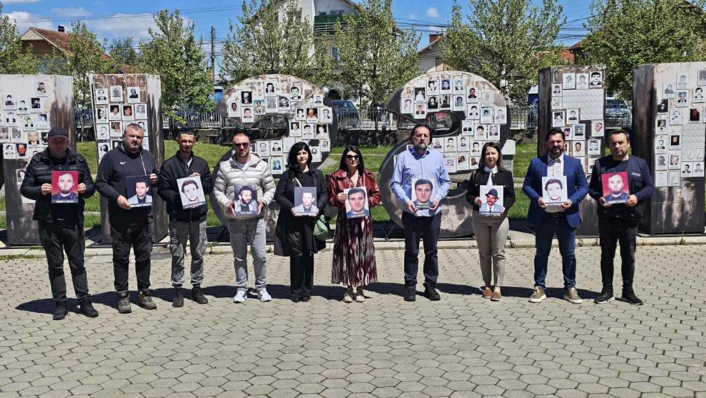 UNS na obeležavanju Svetskog dana slobode medija u Gračanici: Novinari u Srbiji rade u kontekstu koji podseća na ratnu zonu Obeležavanje Svetskog dana slobode medija u Gračanici