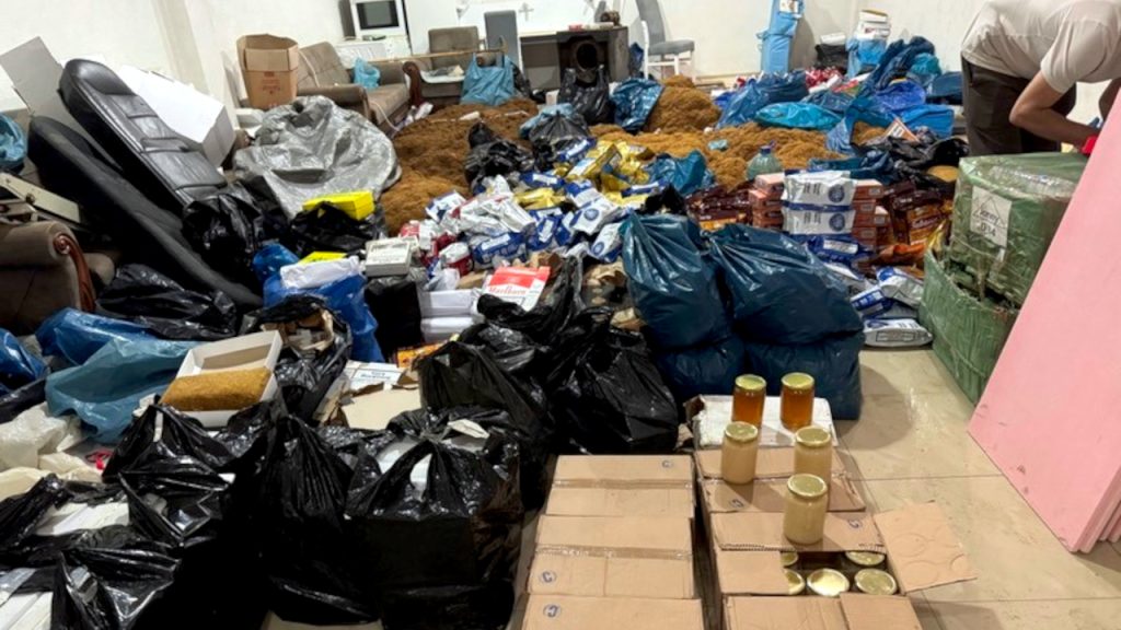 U Uroševcu zaplenjena veća količina švercovane robe U Uroševcu zaplenjena veća količina švercovane robe (Foto Kosovska policija)