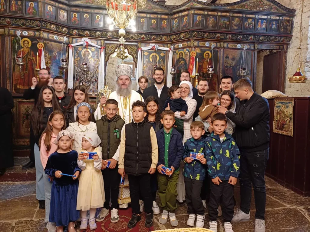 Episkop Andrej boravio u Orahovcu i služio Svetu liturgiju