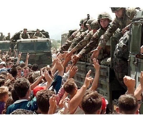 Dolazak NATO vojnika na Kosovo 1999. (Foto: US embassy / Facebook)