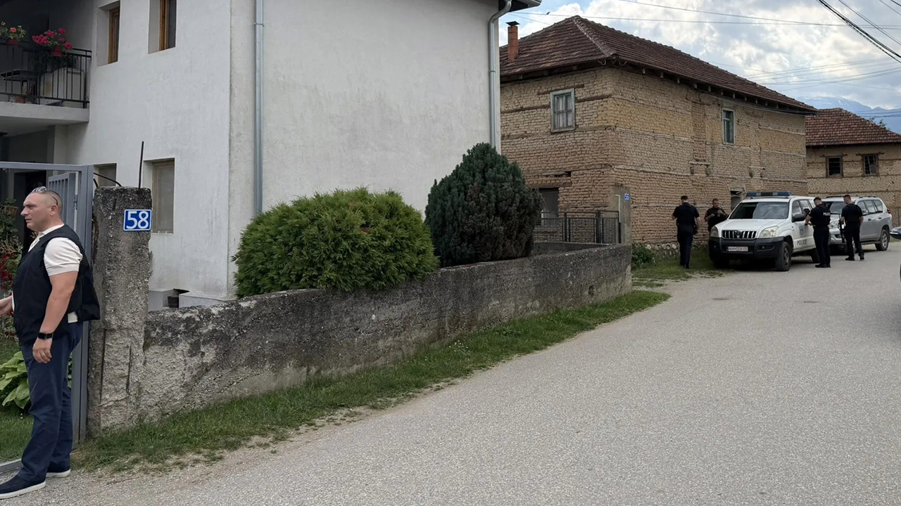 Dve osobe privedene u Goraždevcu, izvršen pretres kuća zbog sumnje na uticaj na birače (Foto Radio Goraždevac)