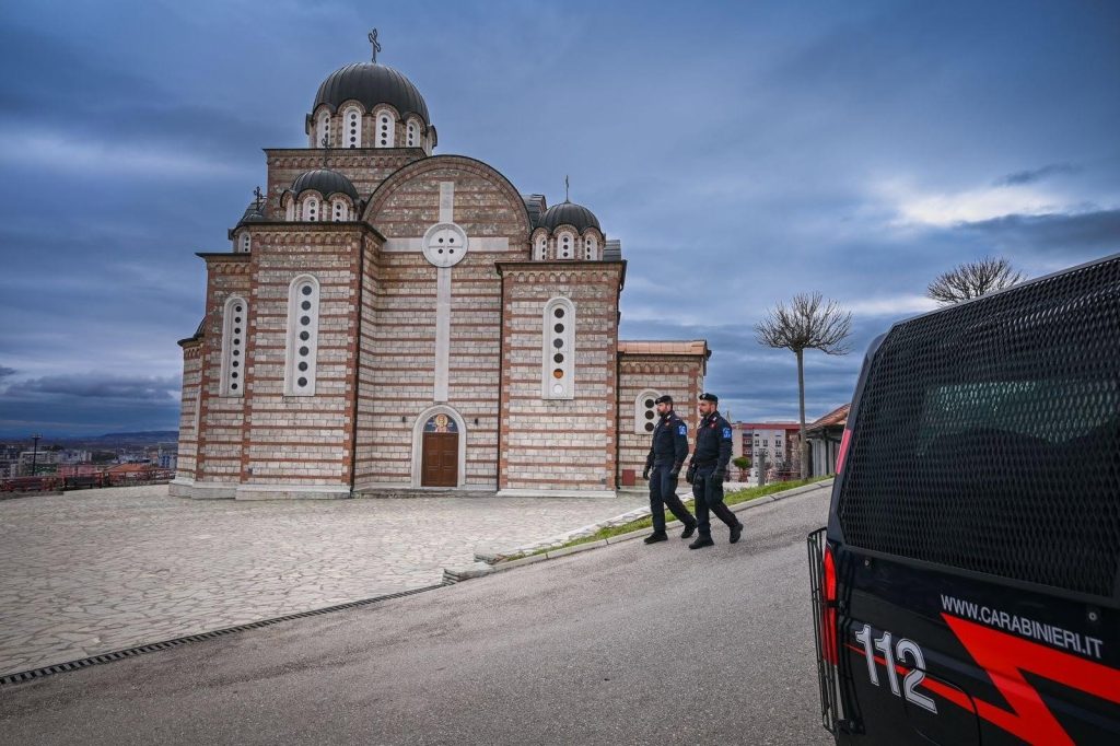 Italijanski karabinjeri u redovnoj patroli u Severnoj Mitrovici Italijanski karabinjeri u redovnoj patroli u Severnoj Mitrovici (Foto KFOR)
