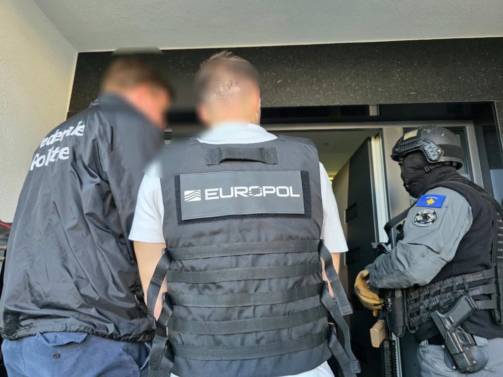 Akcija EUROPOL-a i Kosovske policije: Pet uhapšenih, zaplenjena imovina vredna 80 miliona evra Akcija EUROPOL-a i Kosovske policije: Pet uhapšenih, zaplenjena imovina vredna 80 miliona evra (Foto Kosovska policija)