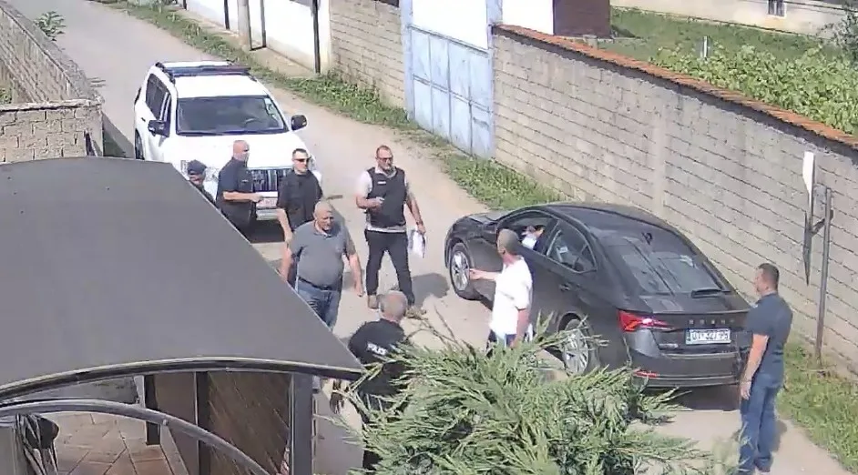 Kućni pritvor za R.Z. i M.D. nakon privođenja na dan izbora u Goraždevcu Kućni pritvor za R.Z. i M.D. nakon privođenja na dan izbora u Goraždevcu (Foto Radio Goraždevac)
