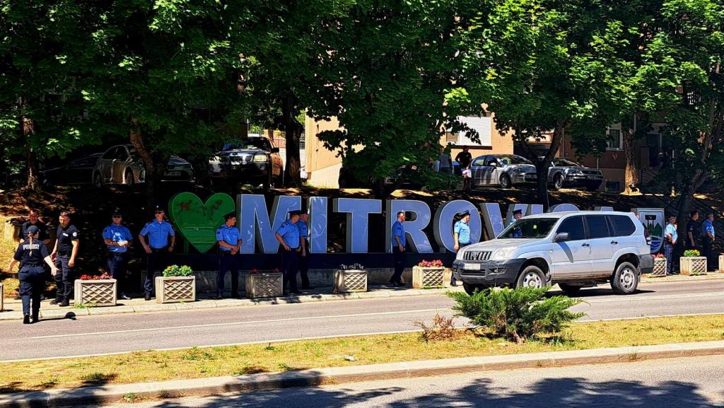 Ministarstvo odbacilo odluku o uklanjanju znaka “Volim Mitrovicu” Ministarstvo odbacilo odluku o uklanjanju znaka “Volim Mitrovicu” (Foto Radio Kim)