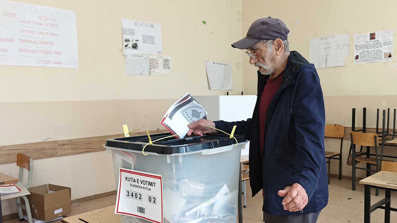Glasanje u Lapljem selu (Foto Kim)