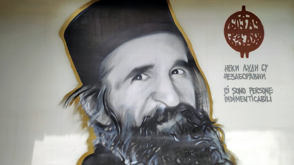 Vapaj za pravdom: 27 godina od kidnapovanja i ubistva monaha Haritona Lukića Mural oca Haritona u Orahovcu (Foto Radio Goraždevac)