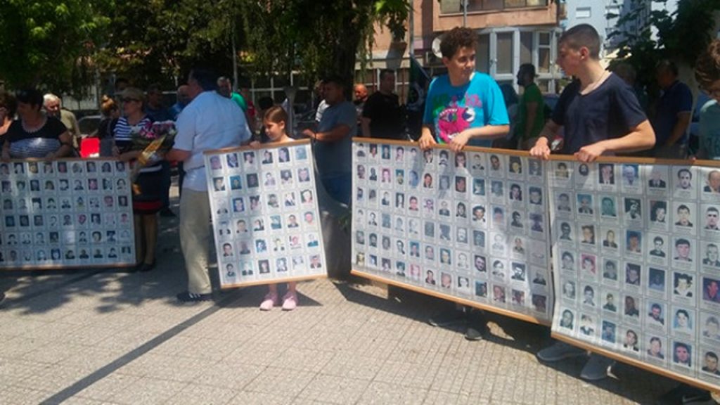 Godišnjica otmice radnika kopa Belaćevac: Sudbina devetorice nestalih i dalje nepoznata Obeležavanje 21 godišnjice kidnapovanja rudara kopa Belaćevac u Mitrovici (Foto Rado Kontakt Plus)