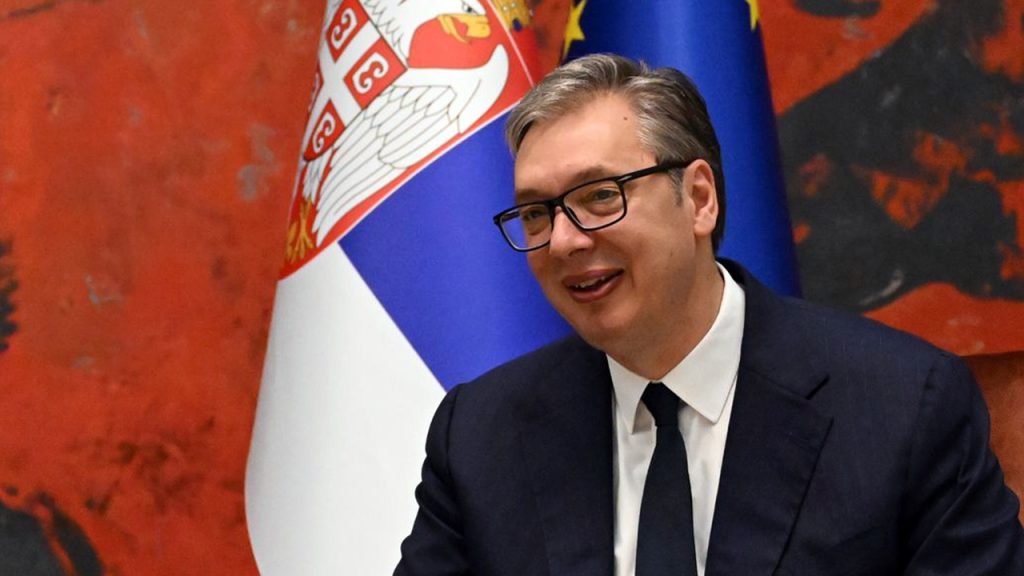 Vučić najavio ostavku, pakuje knjige u Predsedništvu Predsednik Srbije Aleksandar Vučić najavio ostavku