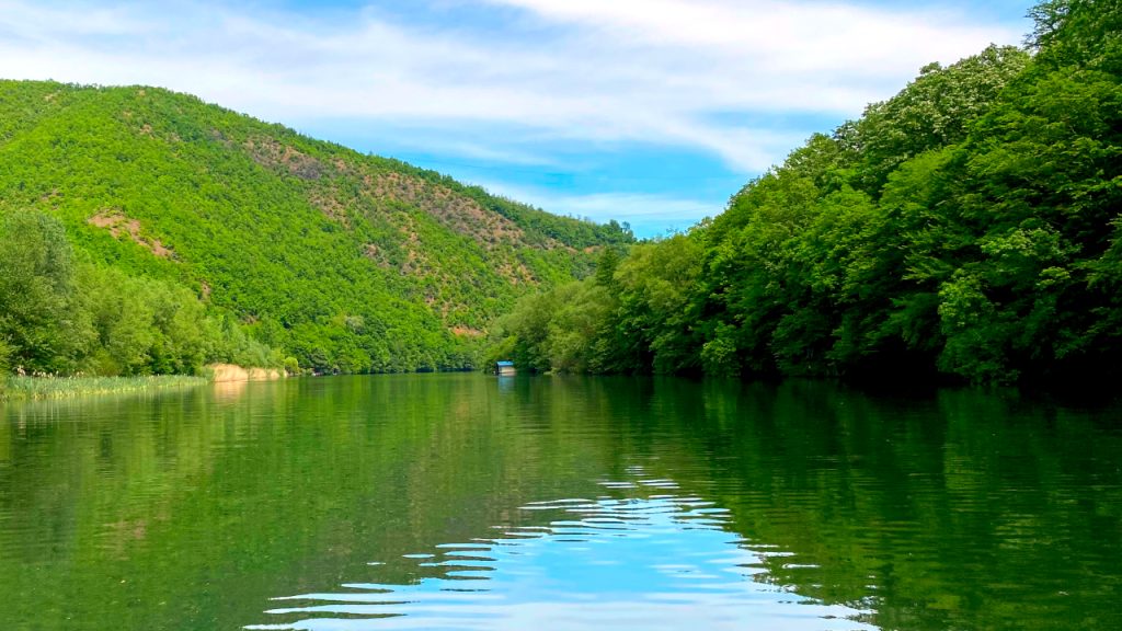 Promenljivo uz smenu sunca i oblaka sa uslovima za pljuskove Promenljivo uz smenu sunca i oblaka sa uslovima za pljuskove, ilustracija (Foto Kim)