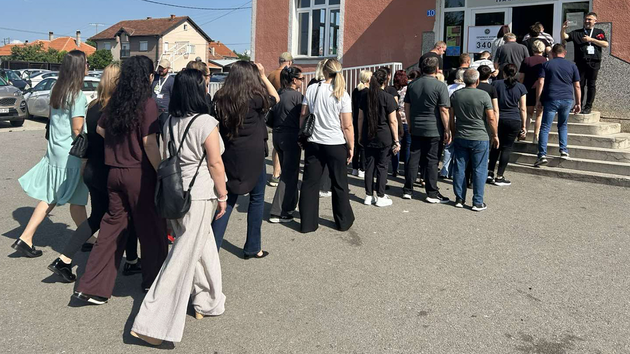Redovi birača u Gračanici (Foto Kim)