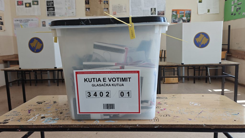 Obrađeno više od 90 odsto biračkih mesta, Samoopredeljenje u padu Obrađeno više od 90 odsto glasova, Samoopredeljenje u padu, ilustracija (Foto Kim)