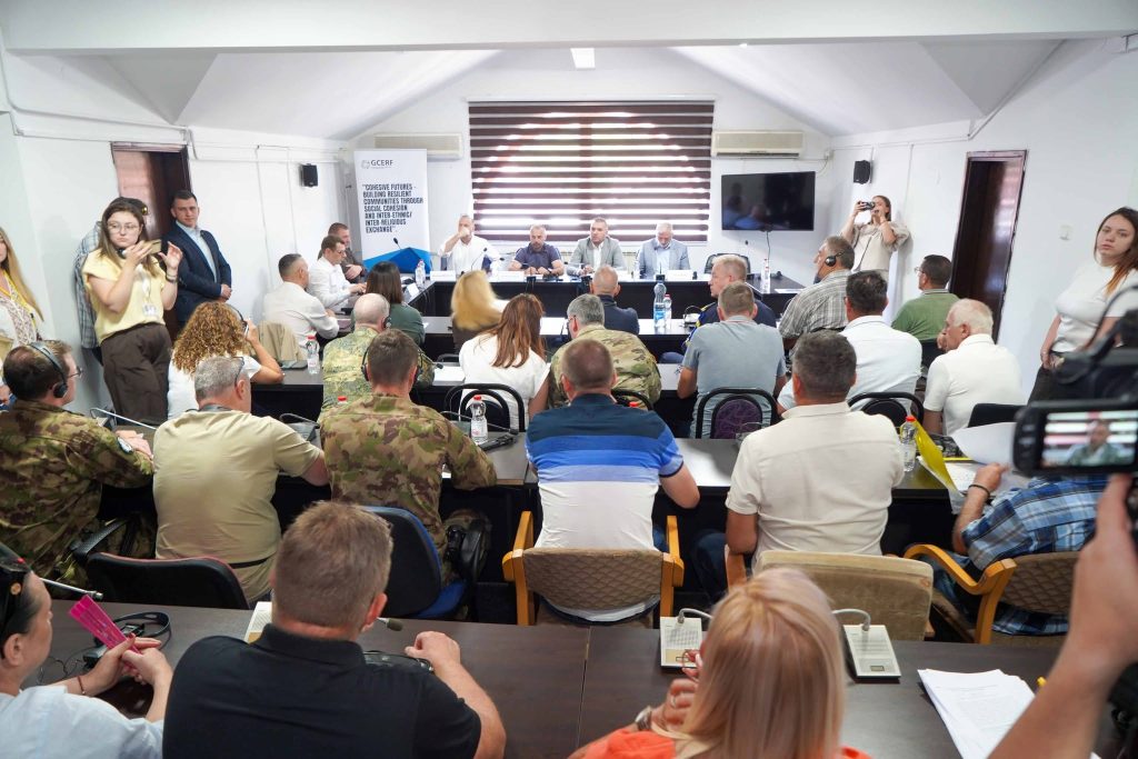 Okrugli sto o imovini na Gazivodama: Ko i zašto ruši vikendice? Sa današnje debate u Zubinom Potoku (Foto NVO Aktiv)