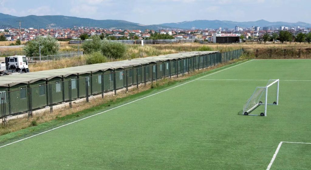 KFOR premestio kontejnere za potrebe mladih fudbalera
