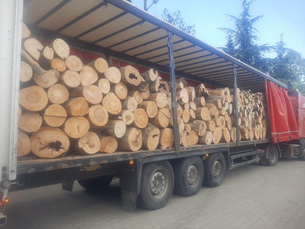 Dragaš: Policija zaplenila 35 kubika drvne građe iz Leposavića bez dokumentacije Dragaš: Policija zaplenila 35 kubika drvne građe iz Leposavića bez dokumentacije (Foto Kosovska policija)