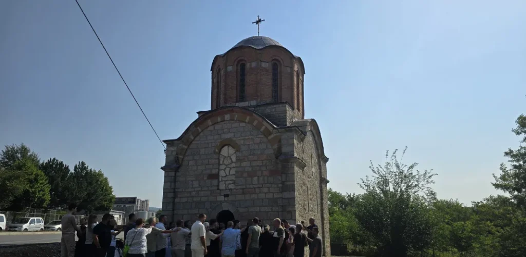 U Brnjači kod Orahovca proslavljena Sveta Nedelja, ove godine bez zvuka crkvenog zvona U Brnjači kod Orahovca proslavljena Sveta Nedelja, ove godine bez zvuka crkvenog zvona (Foto Radio Goraždevac)