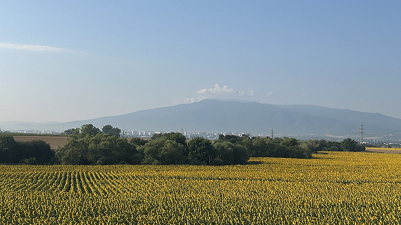 Jutro pretežno vedro i sunčano, tokom dana olujni vetar i kiša Pretežno vedro i sunčano jutro, tokom dana olujni vetar i kiša (Foto Kim)