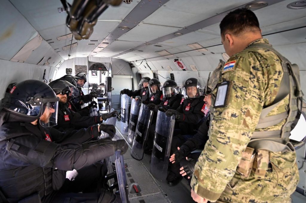 KFOR sproveo helikoptersku obuku u Prištini