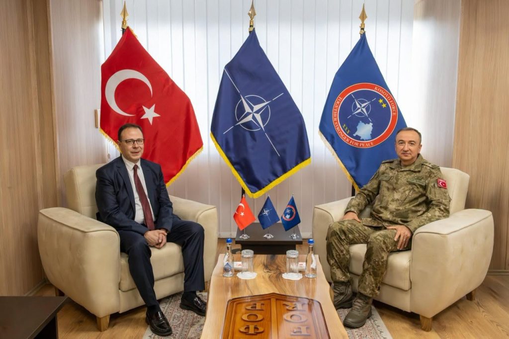 Komandant KFOR-a primio turskog ambasadora u oproštajnu posetu Foto: KFOR